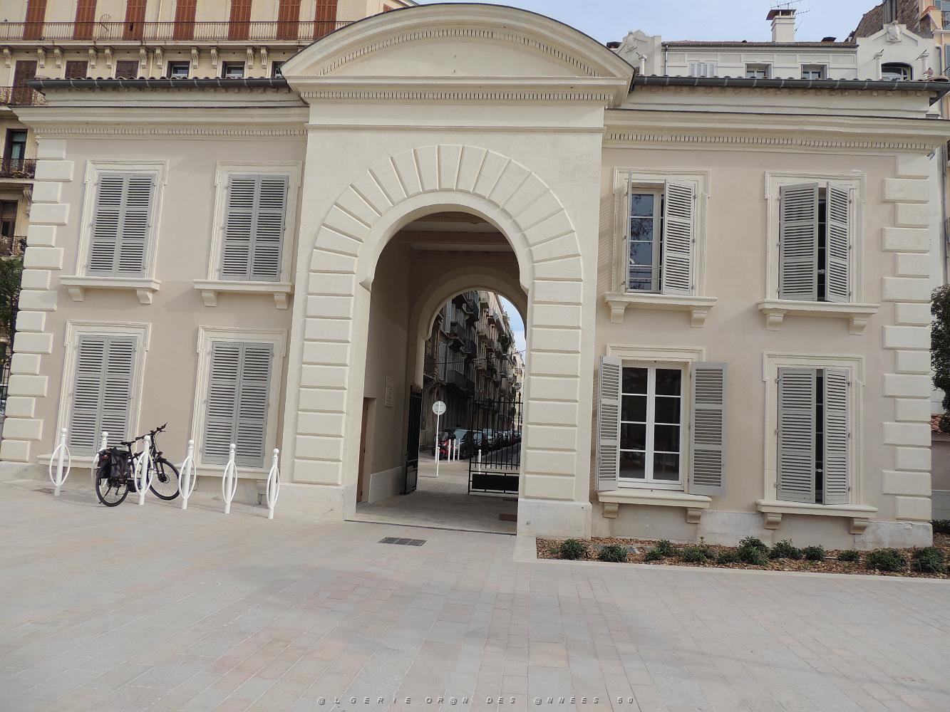 14 Ancien entree de Hopital Chalucet.JPG -           